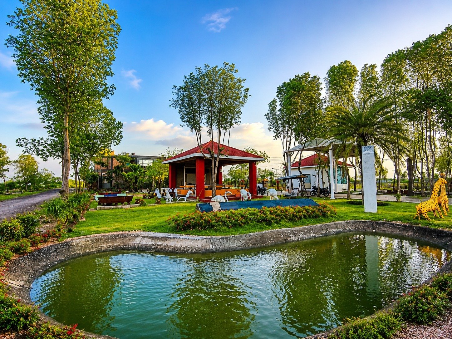DEEP LUXURY RESORTS